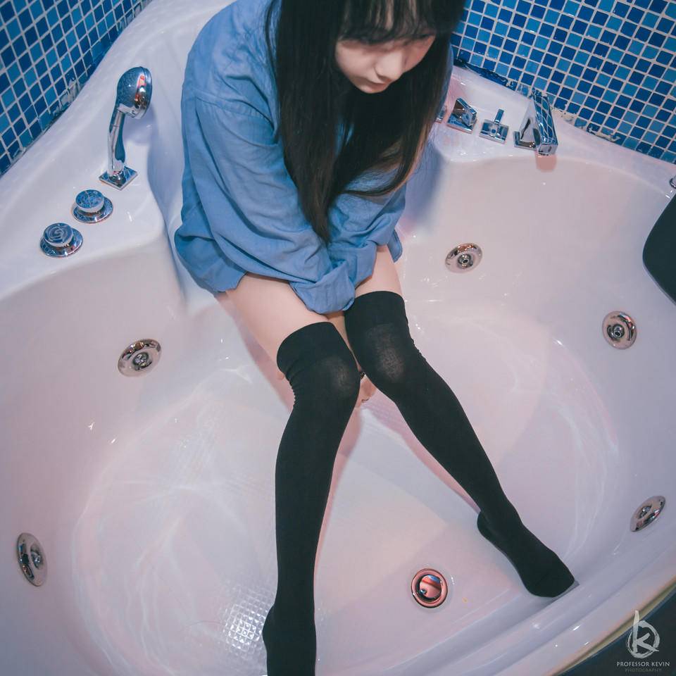 浴缸女孩(图2)