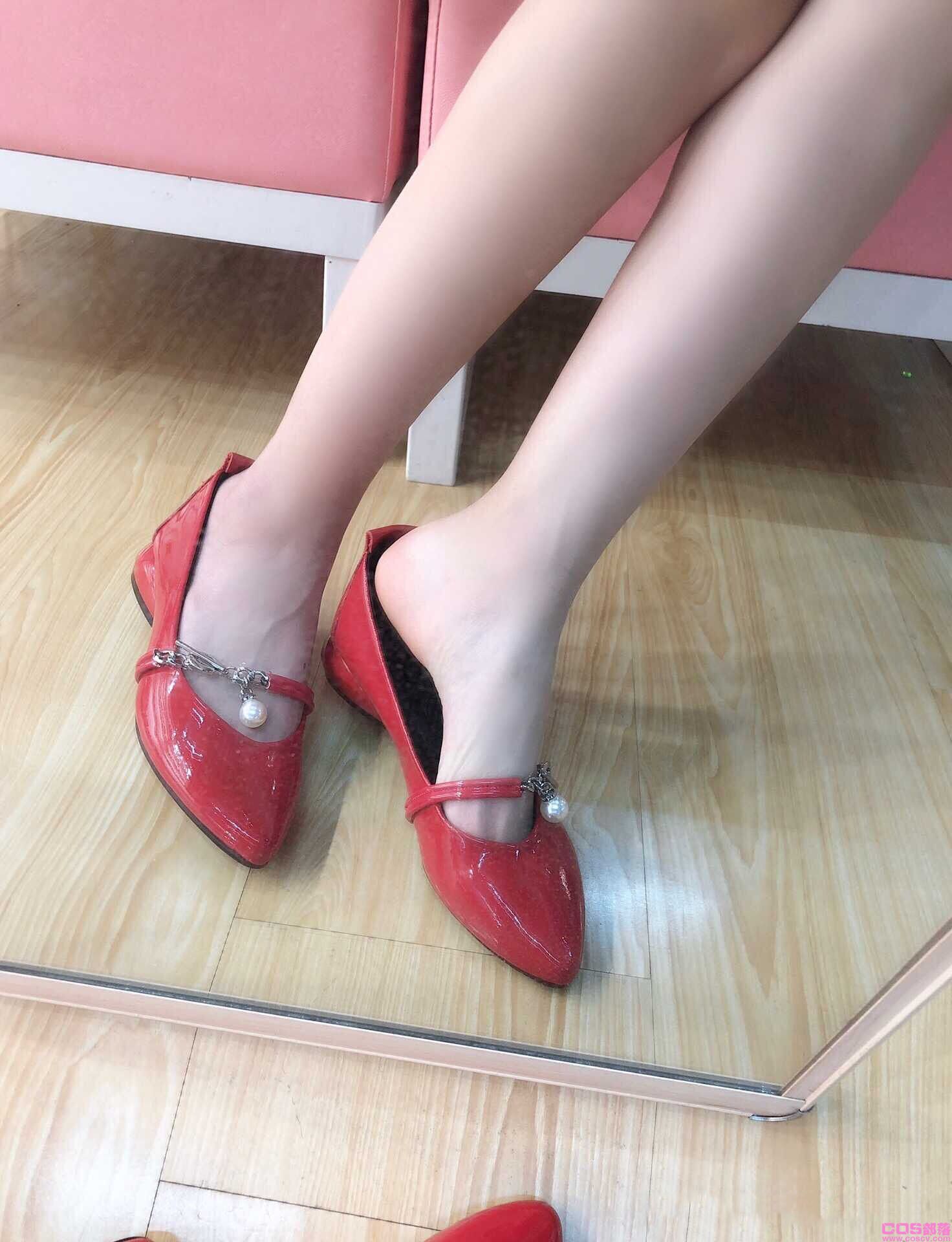 红色漆皮平底鞋(图2)