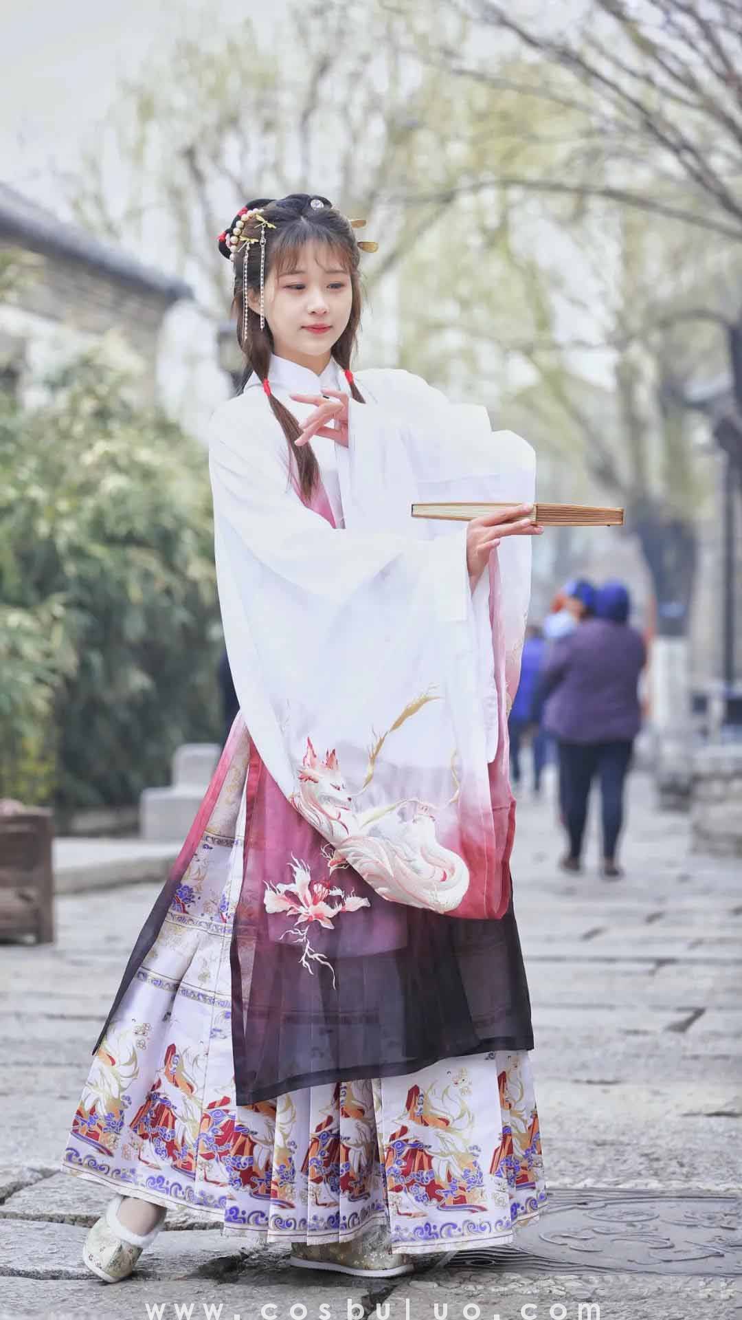 街拍今天拍到的小仙女，都是从古代穿越而来的(图4)
