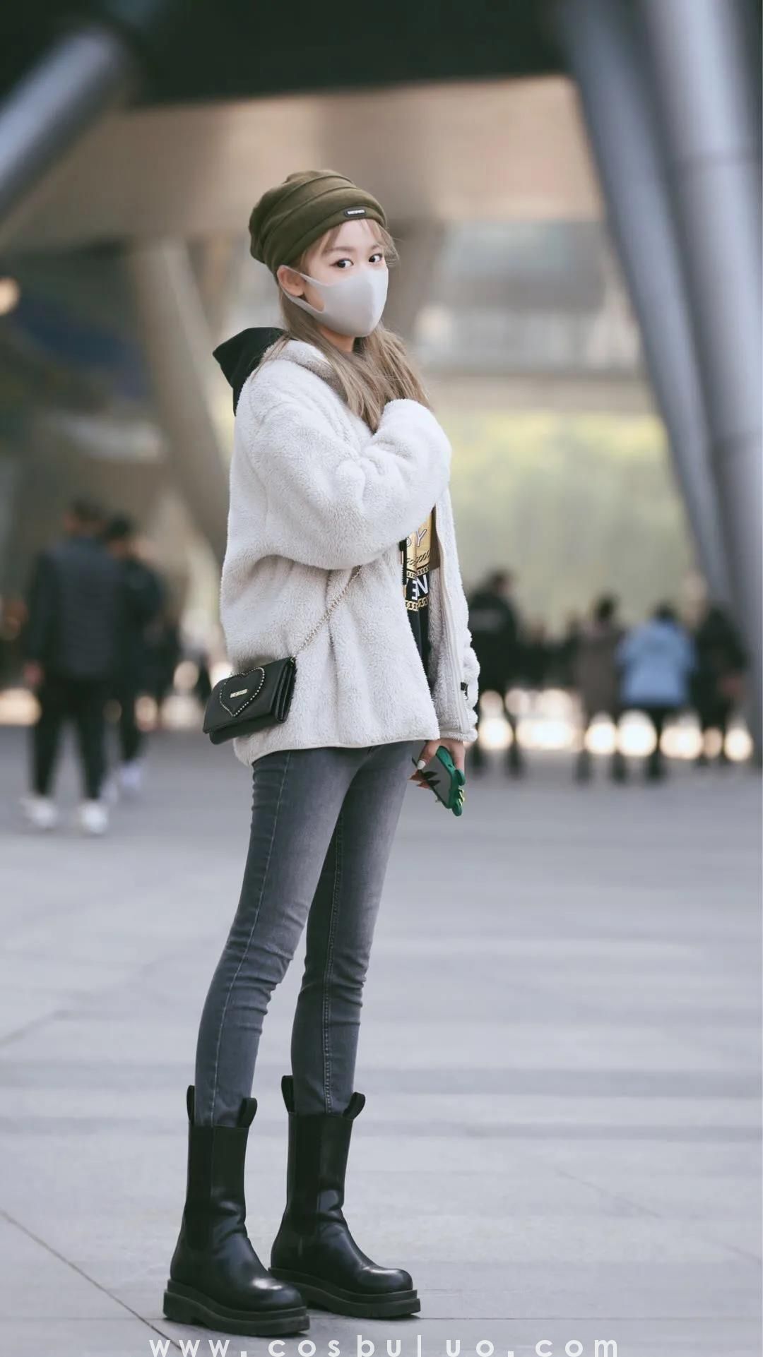 街拍|羽绒服和毛绒外套随意切换 这样的一周有点意思(图3)
