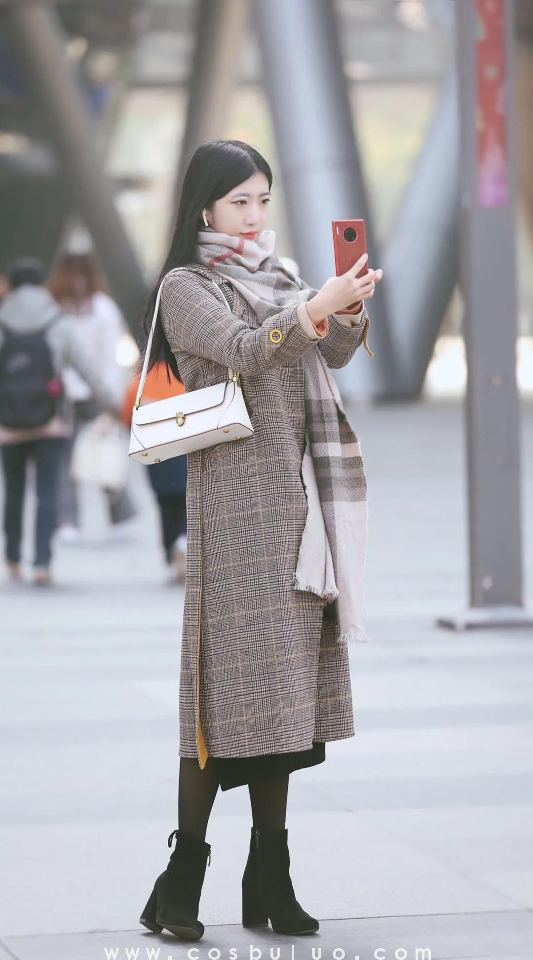 街拍|羽绒服和毛绒外套随意切换 这样的一周有点意思(图11)