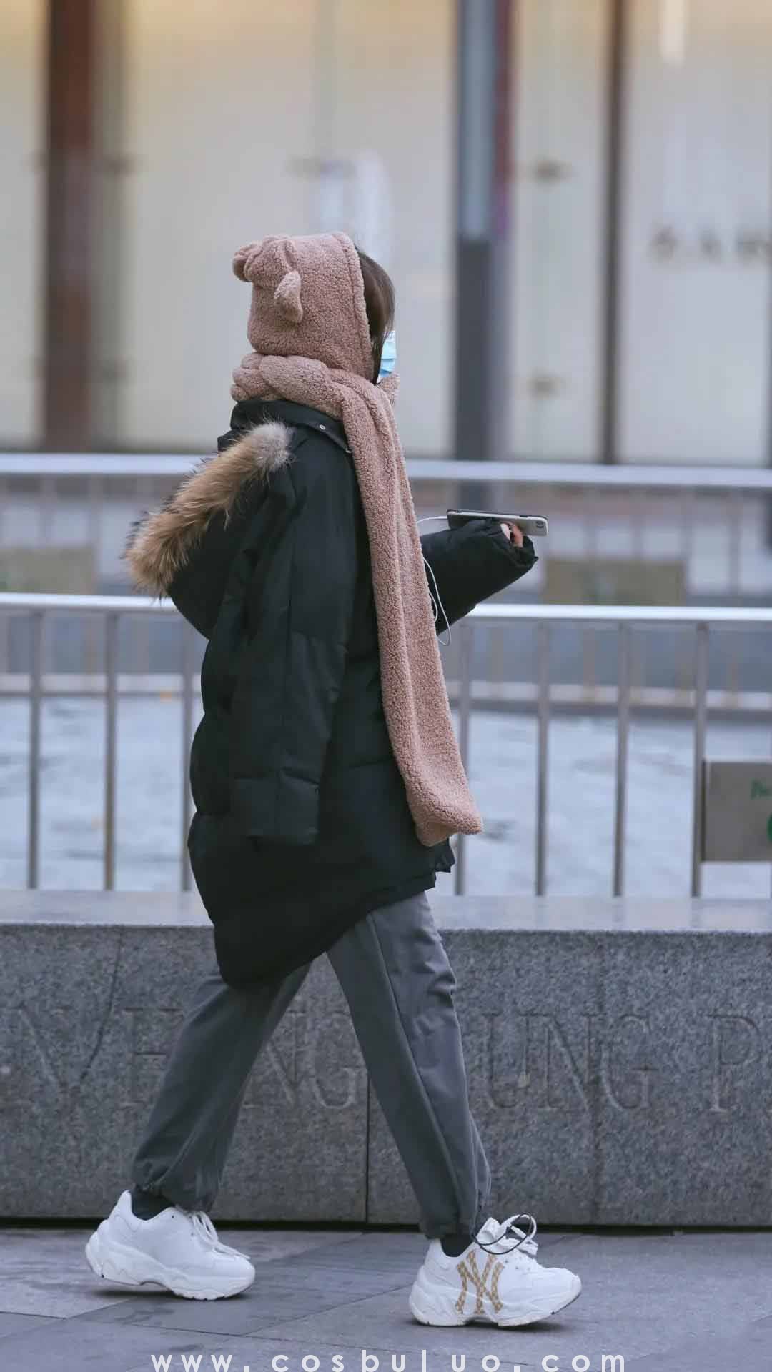 街拍|冷到想裹被子出门 试试这样穿吧(图8)
