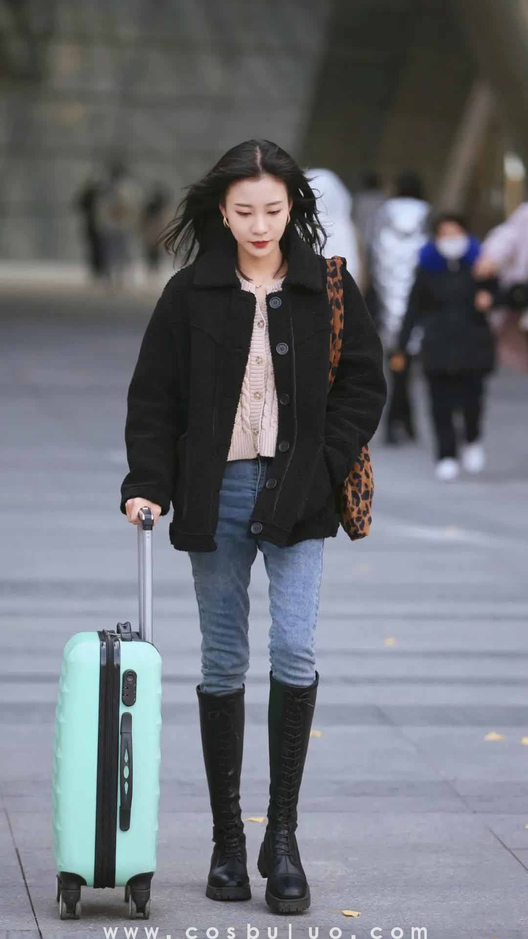 街拍|要么长过膝 要么短上腰 冬日穿搭来一波(图5)