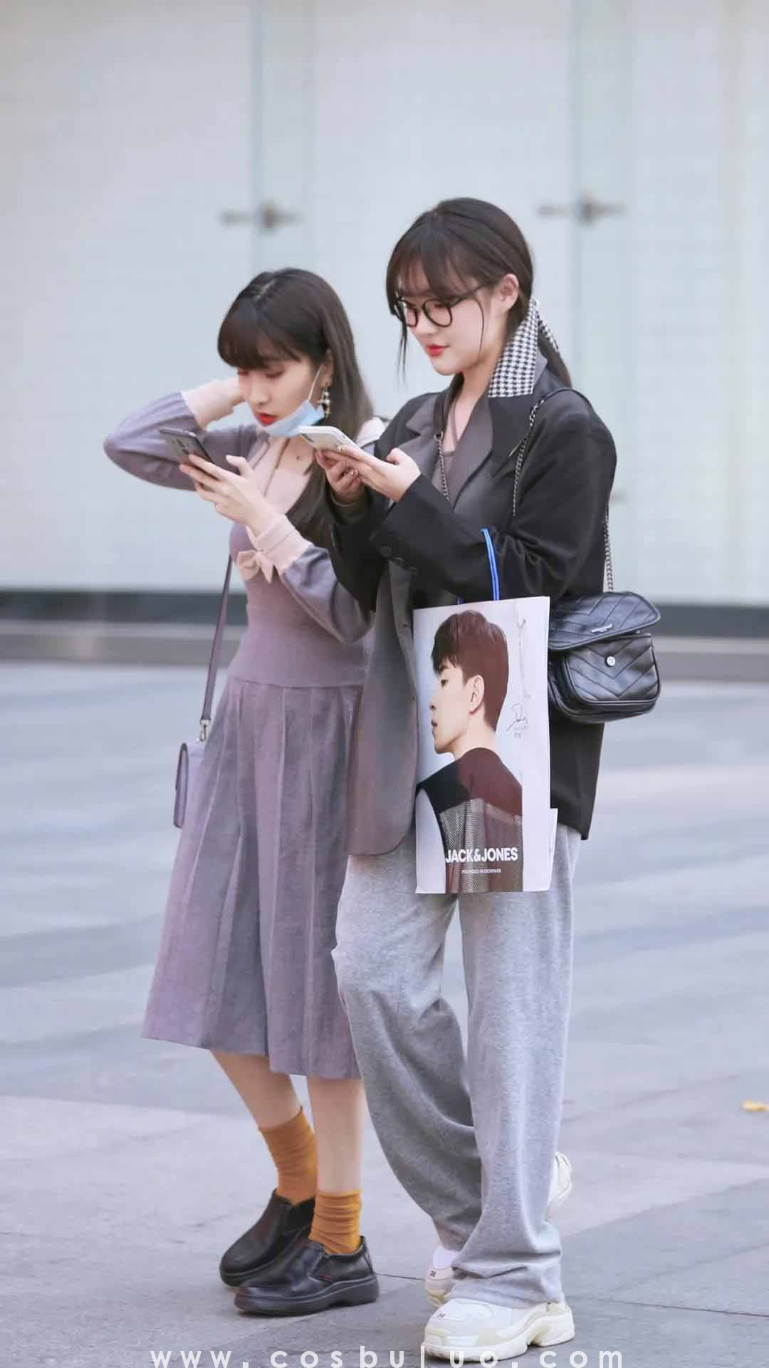街拍|入冬了还那么暖和 拍到了很多对逛街的闺蜜(图8)