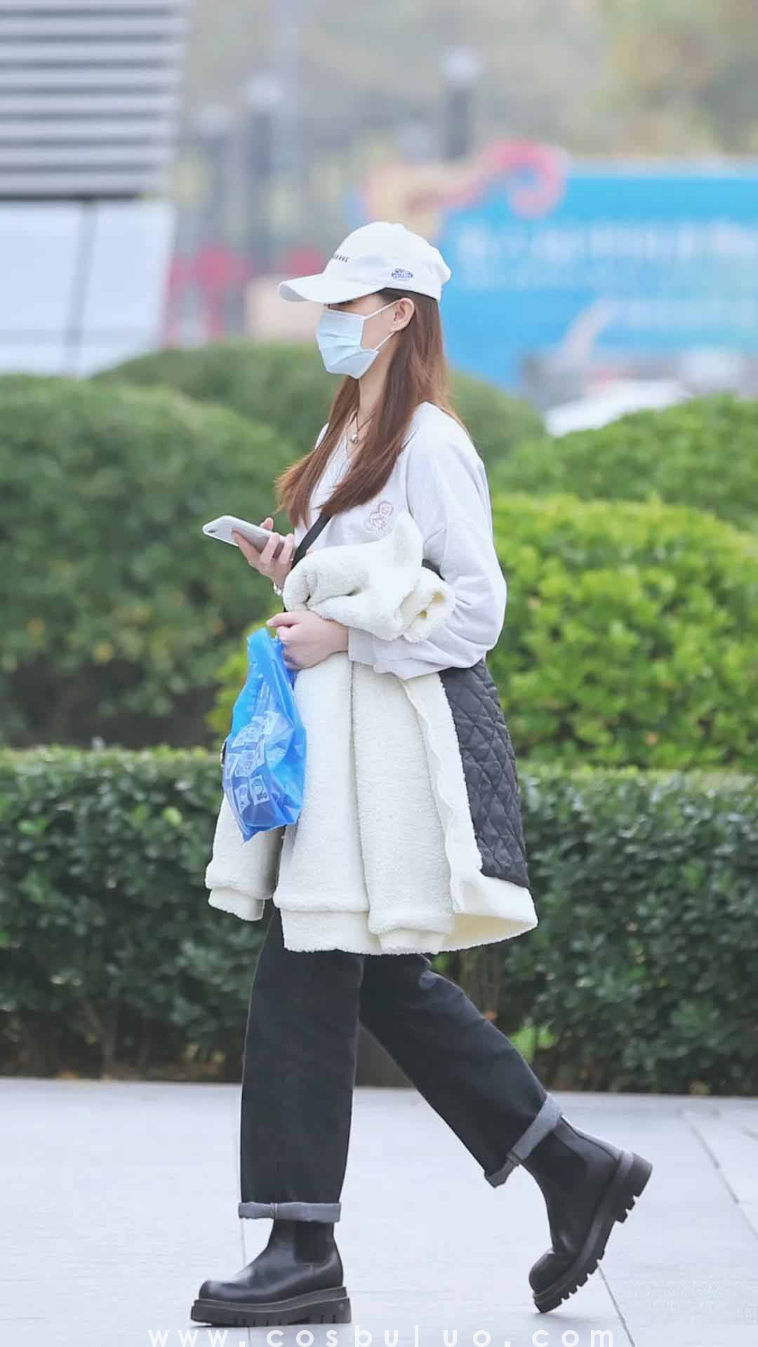 街拍|入冬了还那么暖和 拍到了很多对逛街的闺蜜(图5)