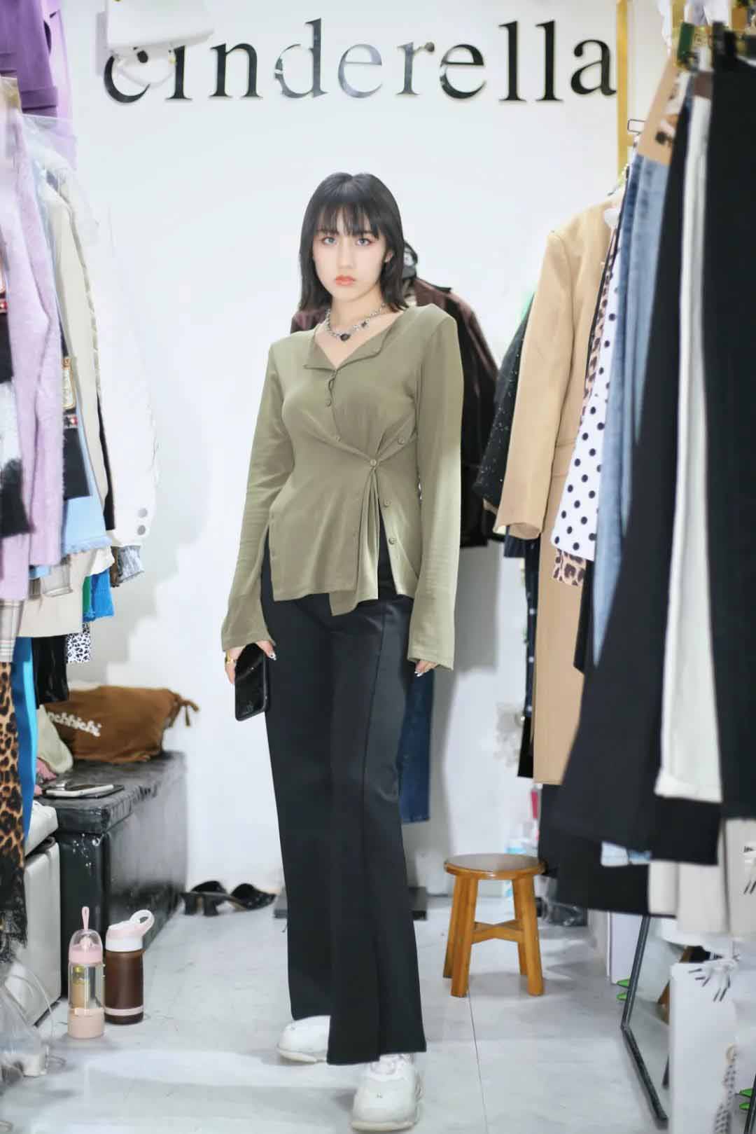 街拍|师东路美女店主 不止貌美如花 也会赚钱养家(图5)