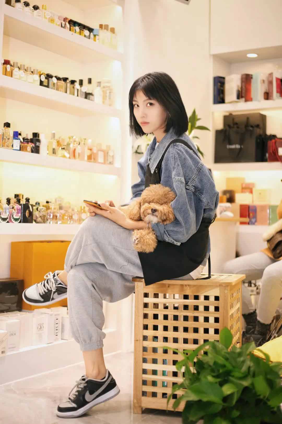 街拍|师东路美女店主 不止貌美如花 也会赚钱养家(图7)