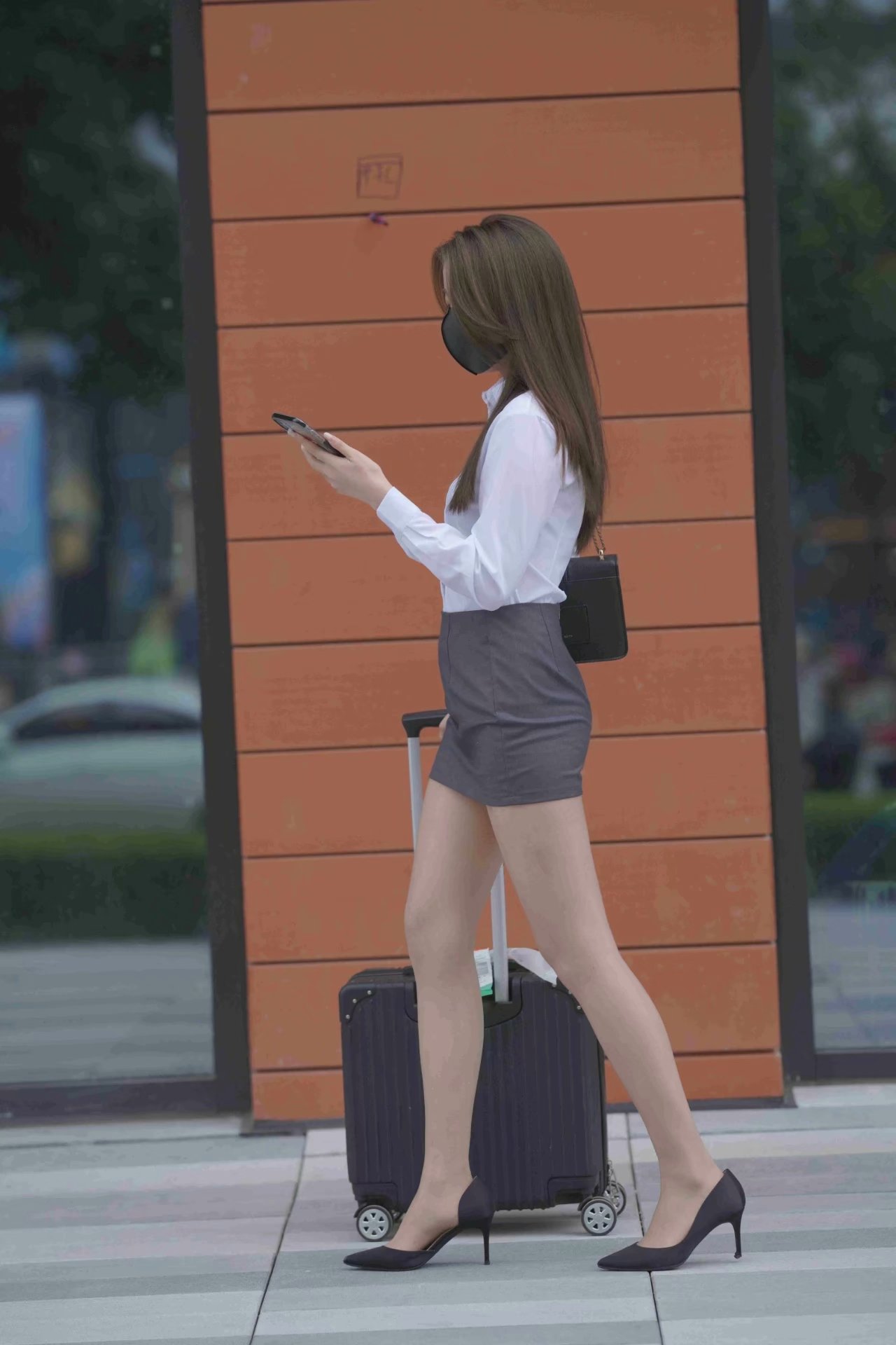 街拍|长发披肩白丝职业包臀美少女(图5)