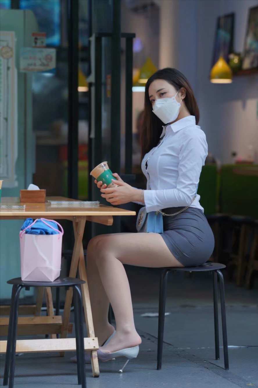 街拍|抓怕吃饭的小姐姐(图3)