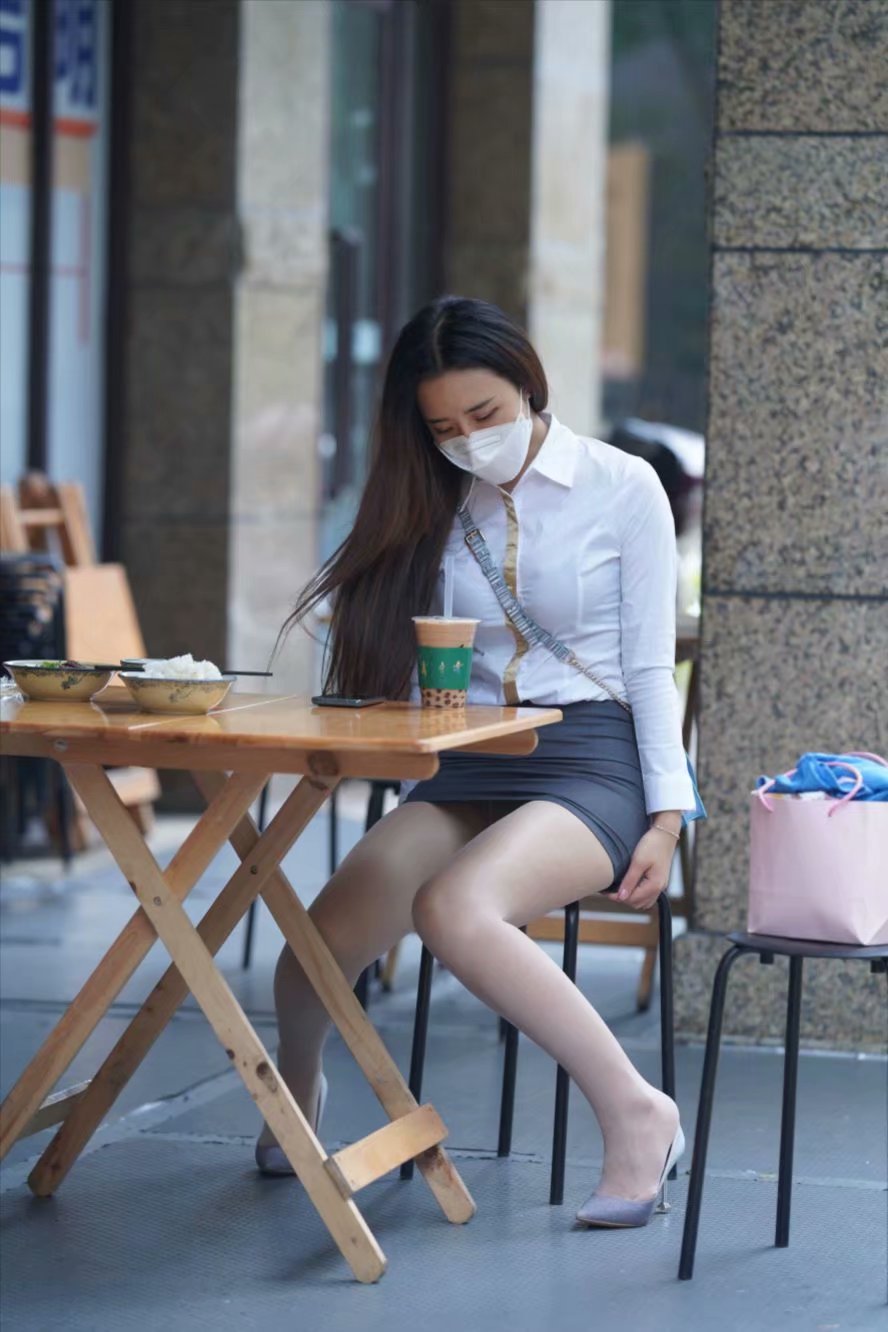 街拍|抓怕吃饭的小姐姐(图4)