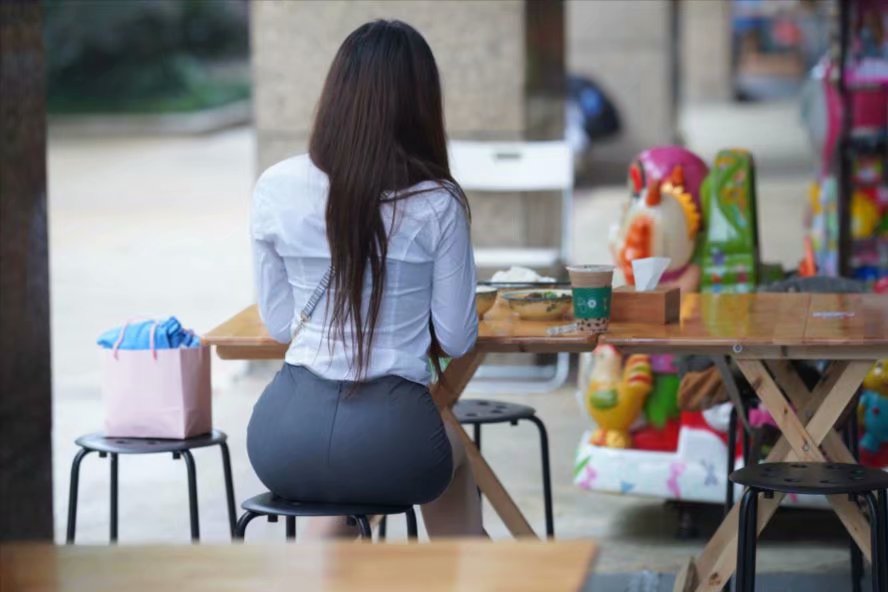 街拍|抓怕吃饭的小姐姐(图10)