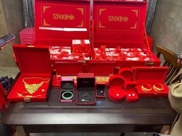 65页PPT女主项思醒事件，网红项思醒瞒男友与富二代订婚，与多名男性关系暧昧，王思聪佩服：高端玩家(图4)