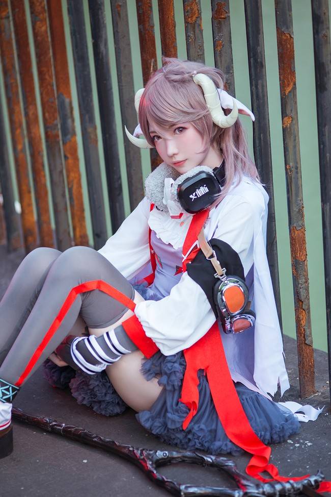 明日方舟 艾雅法拉cosplay Cn：妖少(图1)