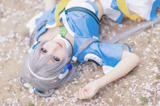 洛天依公式服cos正片 Cn：花柒(图8)
