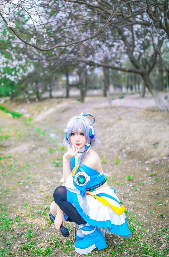 洛天依公式服cos正片 Cn：花柒(图6)