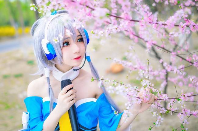 洛天依公式服cos正片 Cn：花柒(图7)