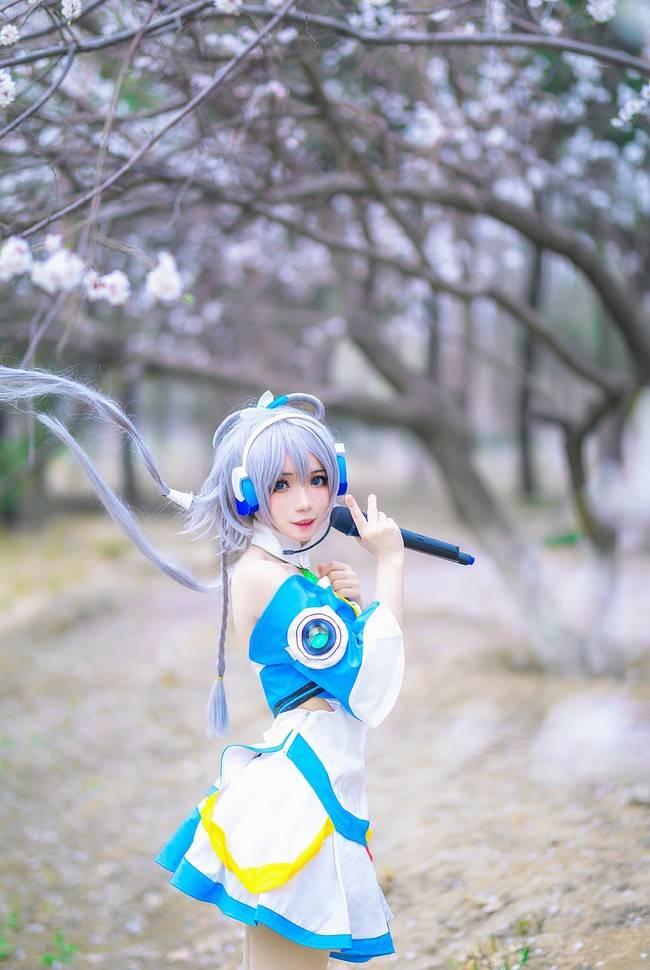 洛天依公式服cos正片 Cn：花柒(图4)
