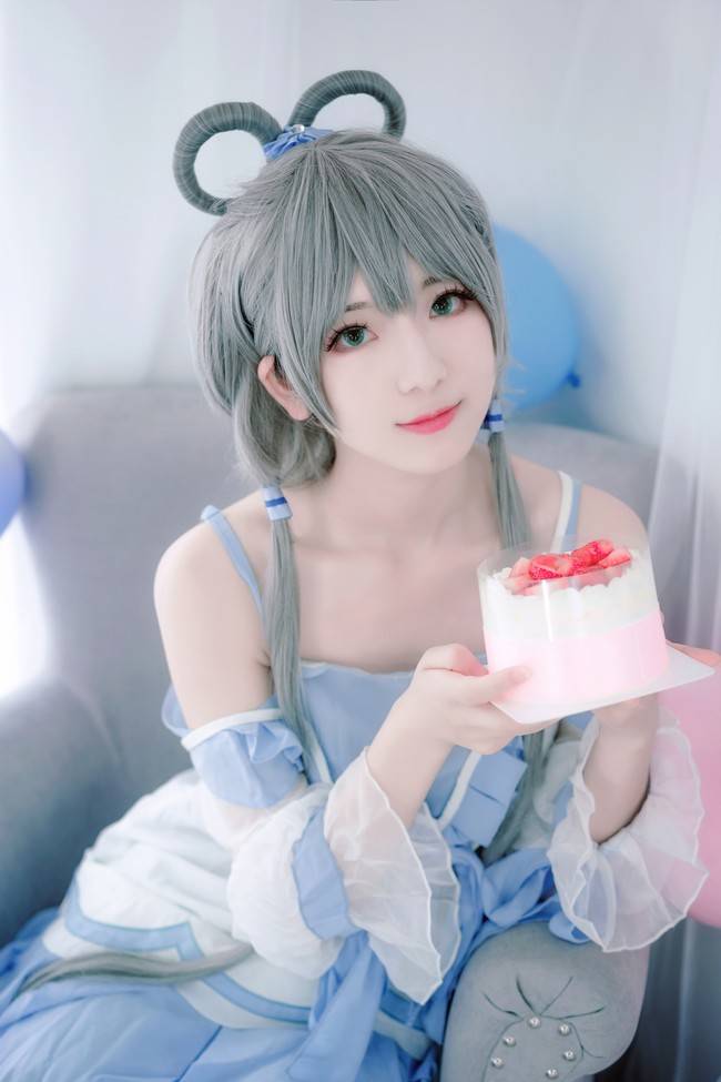 青涩洛天依(图1)