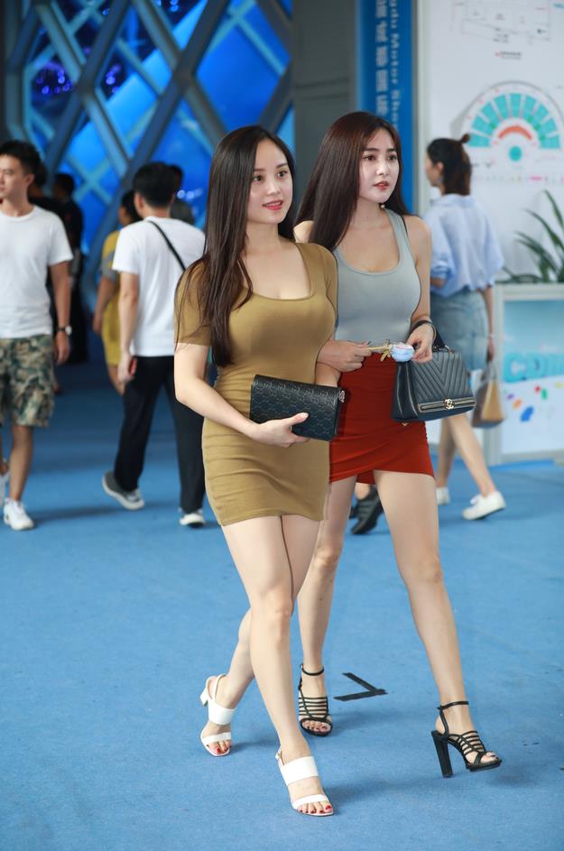 【街拍】红黄两位包臀美女【255P-1.73G】(图3)