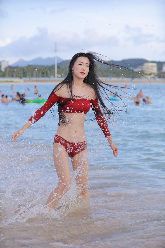 【街拍】红色三角泳衣【178P-1.2G】(图2)
