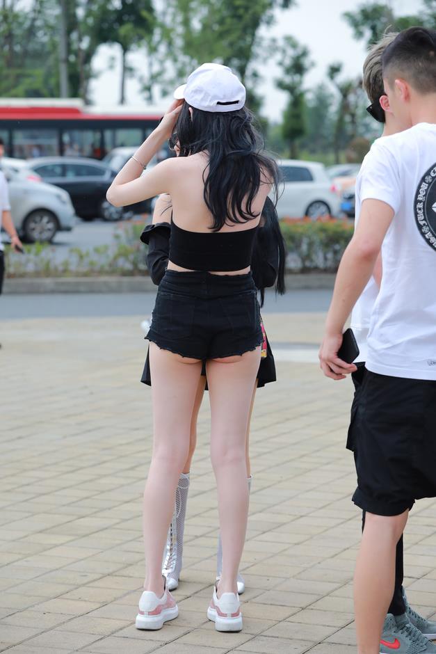 【街拍】性感热裤美女【86P-959MB】(图3)