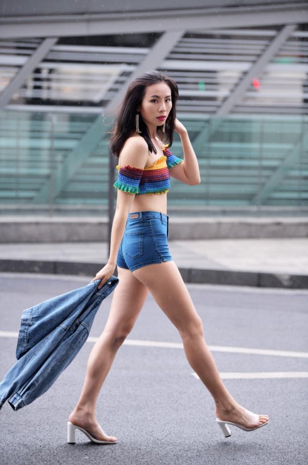 【街拍】长腿热裤美女【133P-3.61G】(图2)
