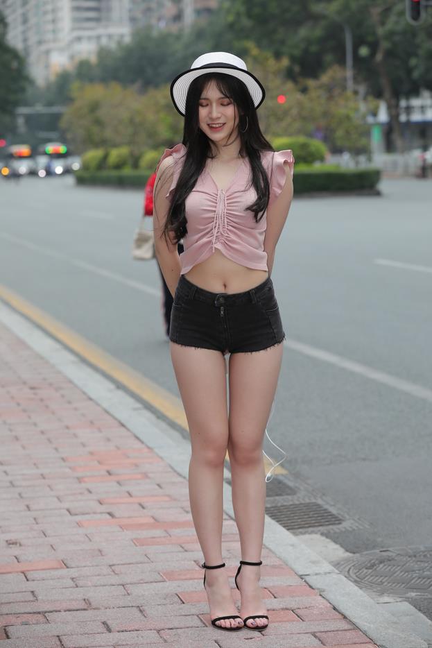 【街拍】可可粉衣短裤逛街【592P-4.72G】(图8)
