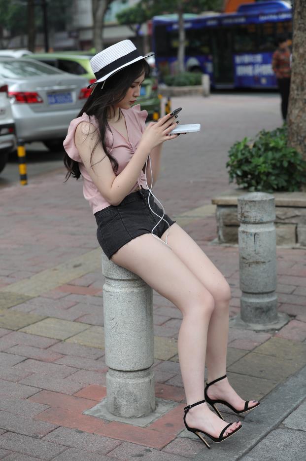 【街拍】可可粉衣短裤逛街【592P-4.72G】(图6)