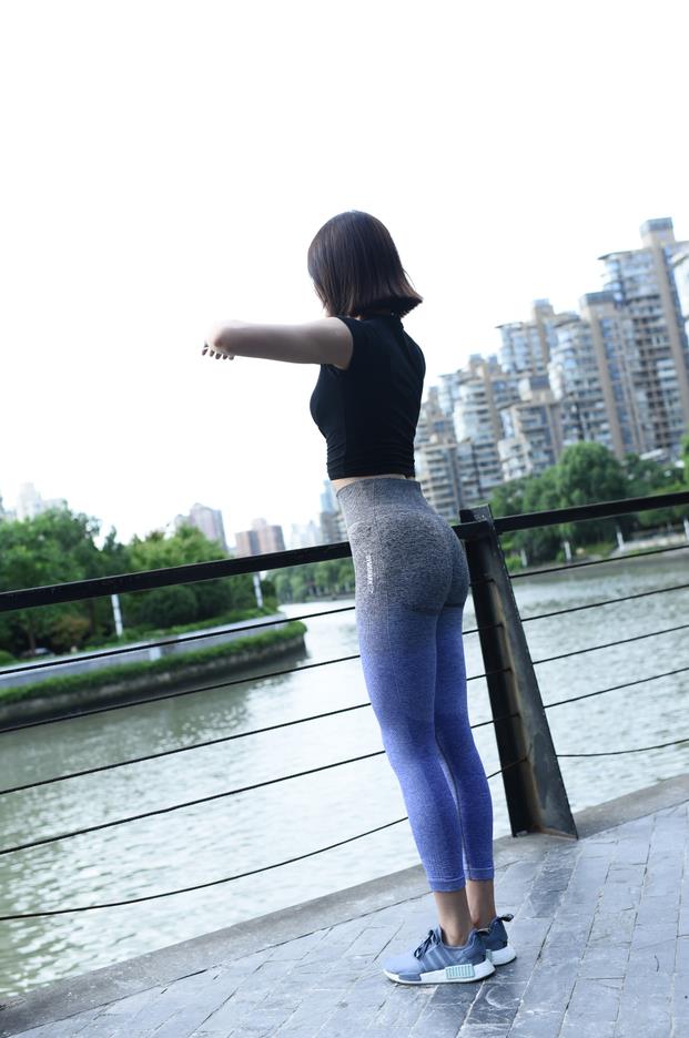 【街拍】性感都市女孩（3套）【300P-6.35G】(图2)
