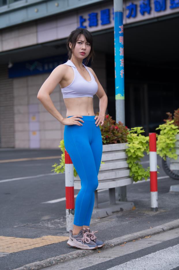 【街拍】蓝色运动女孩（2套）【148P-2.41G】(图2)