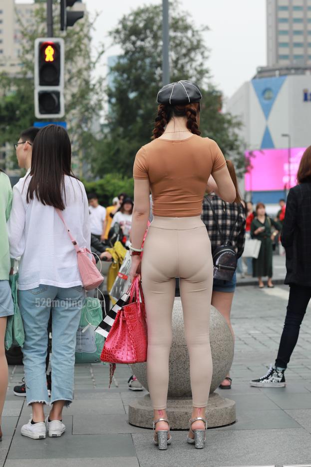 【街拍】灰色修身丰满女郎【300P-2.97G】(图9)