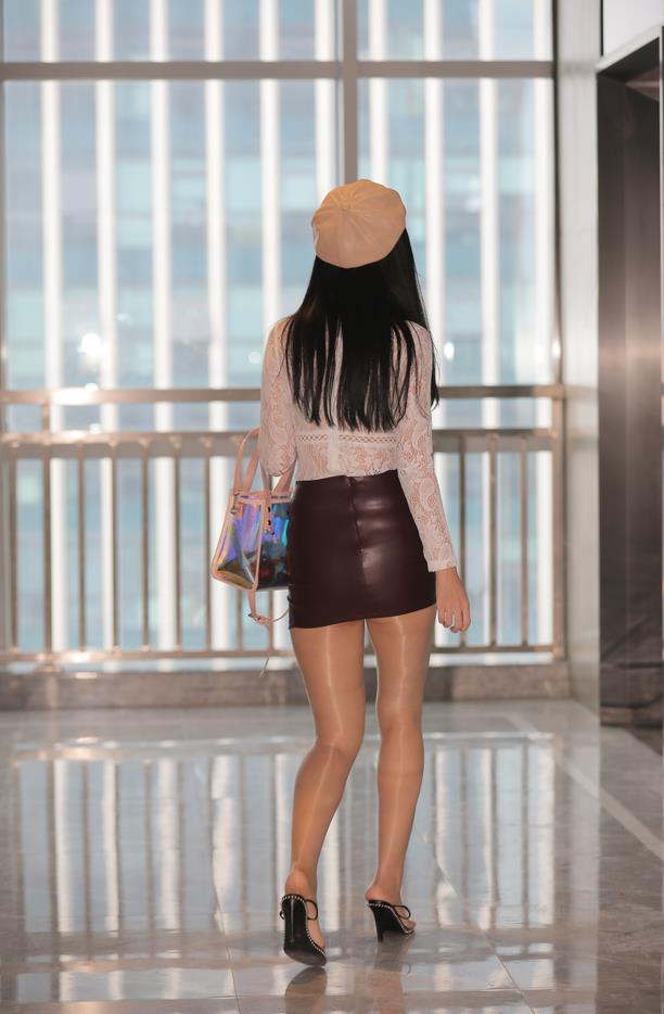 【街拍】性感皮裙少女【513P-4.14G】(图6)
