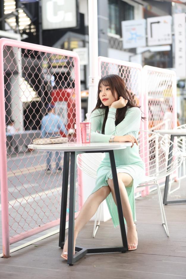 【街拍】性感绿色连衣裙透视【182P-2.25G】(图6)