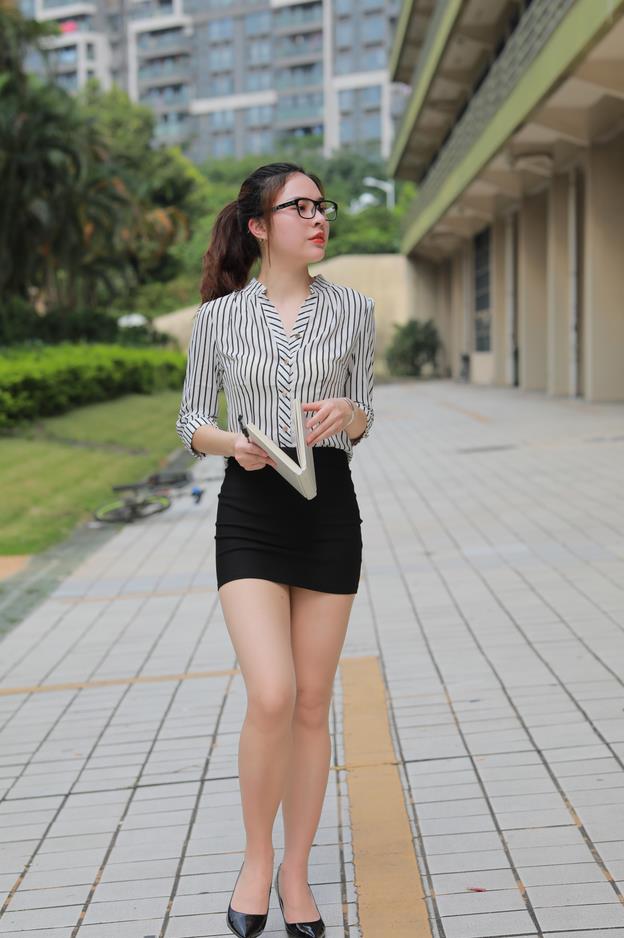 【街拍】黑色性感职业女老师包臀裙【578P-3.77G】(图7)