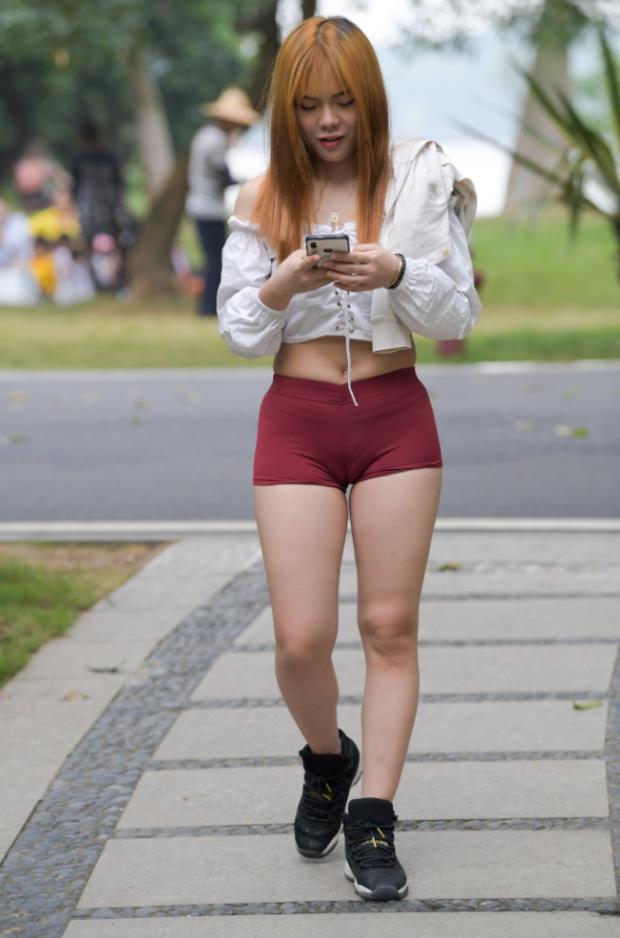 【街拍】丰满女孩红色短裤【152P-4.48G】(图5)