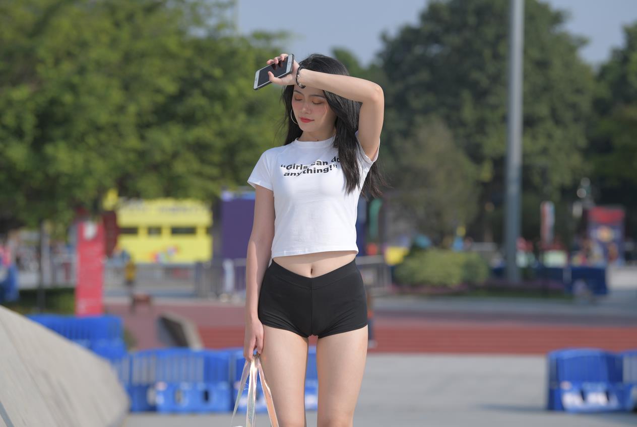 【街拍】丰满黑色短裤美女【581P-12.7G】(图11)