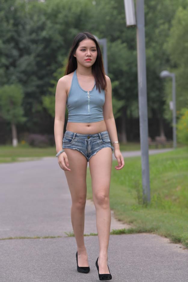 【街拍】性感热裤长腿美女【177P-4.46G】(图2)