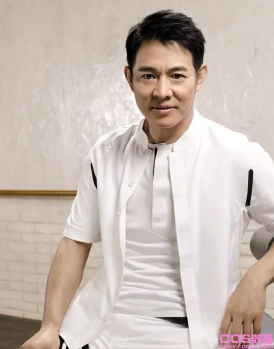 赵薇被全网封杀后，男导演喊话李连杰：赶紧跑吧，下一个月塌房的很可能是你(图15)