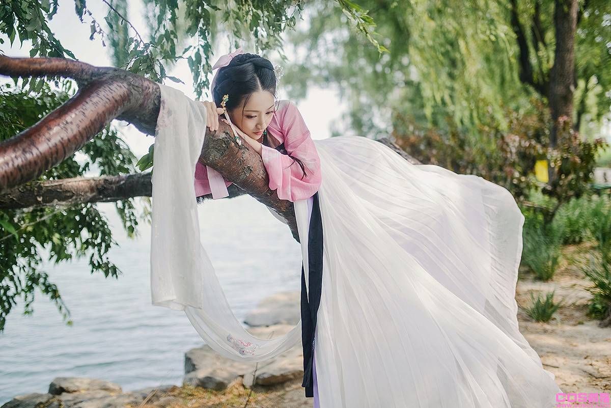 汉服写真 风莲入梦Cn：璐瑶想养白狗(图3)