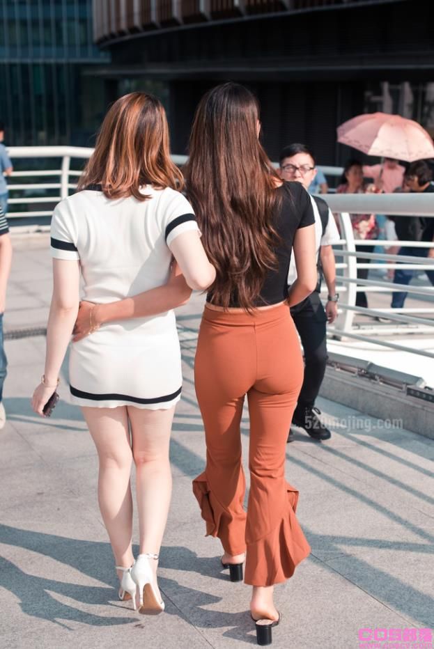 【街拍】黑色短袖橘黄长裙【309P-3.58G】(图7)