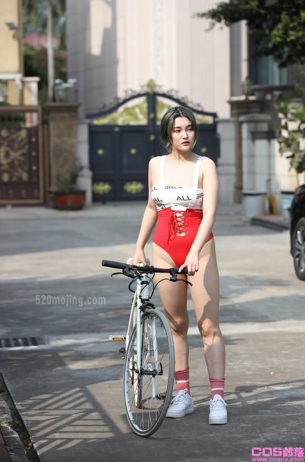 【街拍】清凉红色吊带【184P-2.24G】(图2)