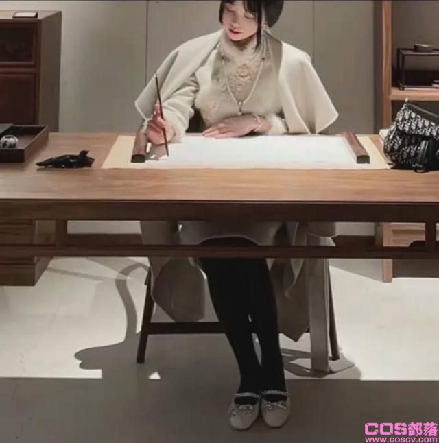 “佛媛”的“僧服”底下，爬满了炫富带货的“虱子”网红争当“佛媛”，抄经逛庙“硬凹”人设惹差评(图3)