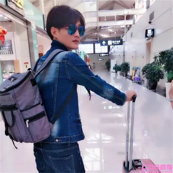 抖音主播哑舍钱峰个人资料介绍 到底有多牛掰(图2)