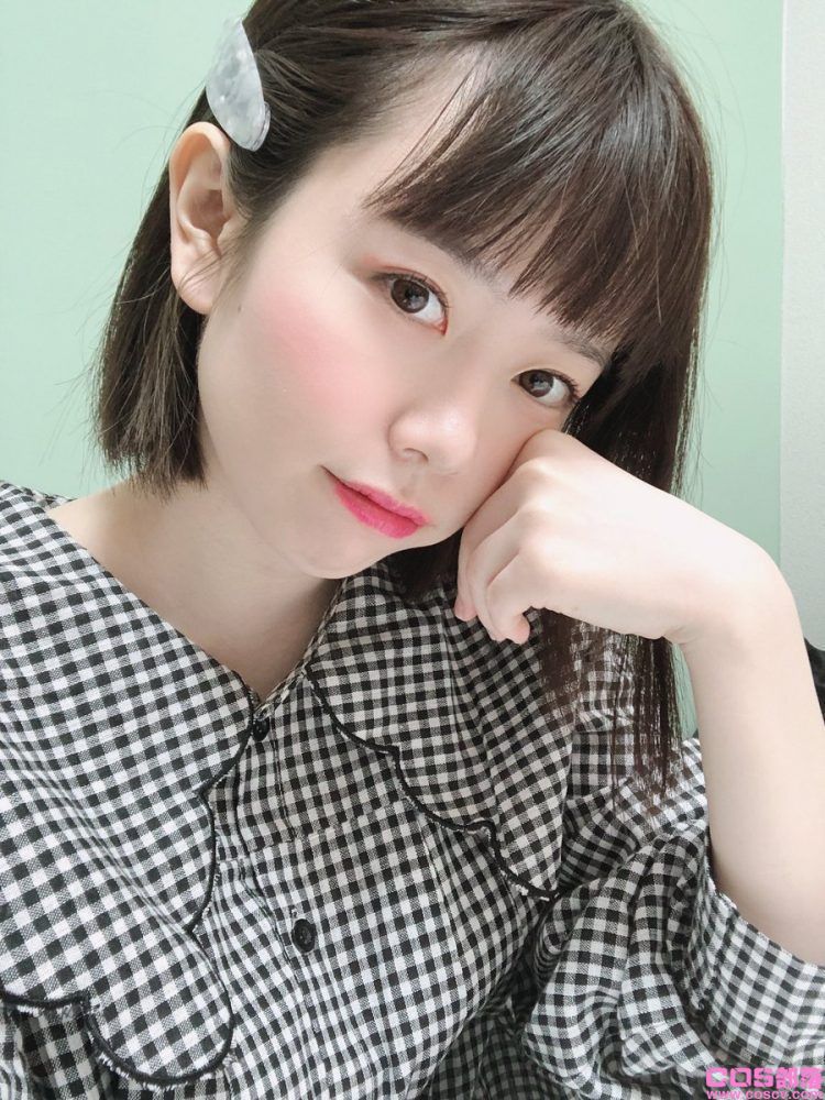 白皙童颜＋丰满上围！日本AV女优水卜樱誉为「千年一见神乳」其实是被AV耽误的厨师＆插画家(图3)