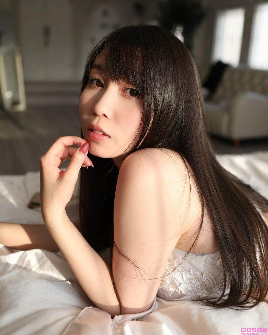 白皙童颜＋丰满上围！日本AV女优水卜樱誉为「千年一见神乳」其实是被AV耽误的厨师＆插画家(图11)