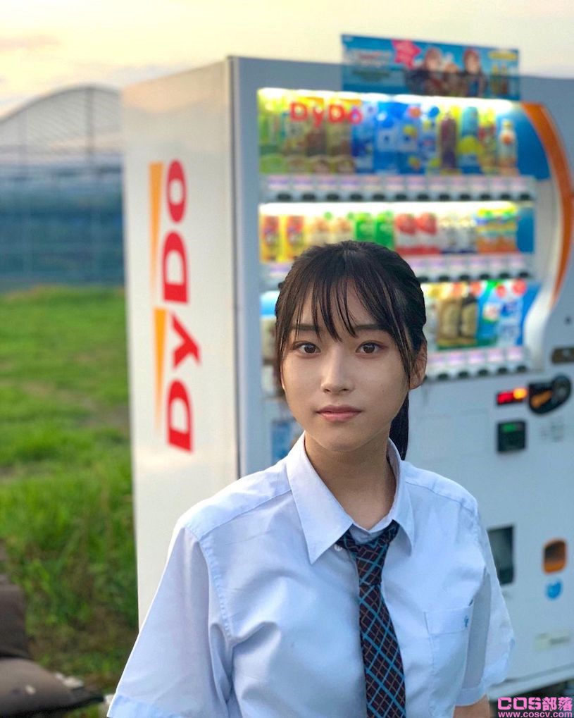 超甜「宝矿力水特正妹」制服照爆红，精致五官…网友：超有明星脸！(图8)