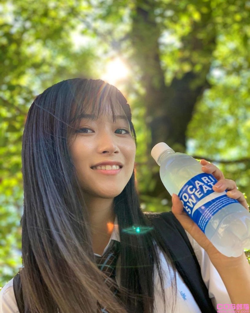 超甜「宝矿力水特正妹」制服照爆红，精致五官…网友：超有明星脸！(图11)