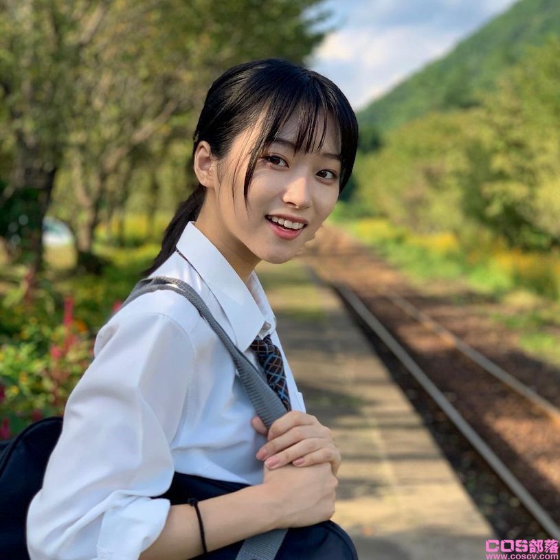 超甜「宝矿力水特正妹」制服照爆红，精致五官…网友：超有明星脸！(图15)