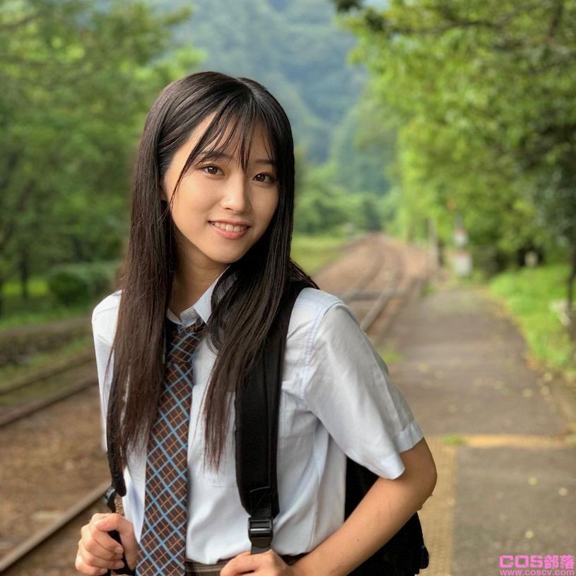 超甜「宝矿力水特正妹」制服照爆红，精致五官…网友：超有明星脸！(图14)