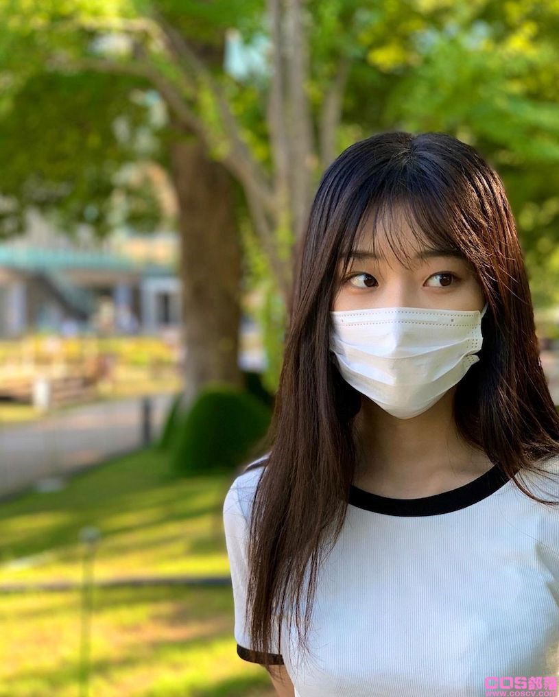 超甜「宝矿力水特正妹」制服照爆红，精致五官…网友：超有明星脸！(图3)